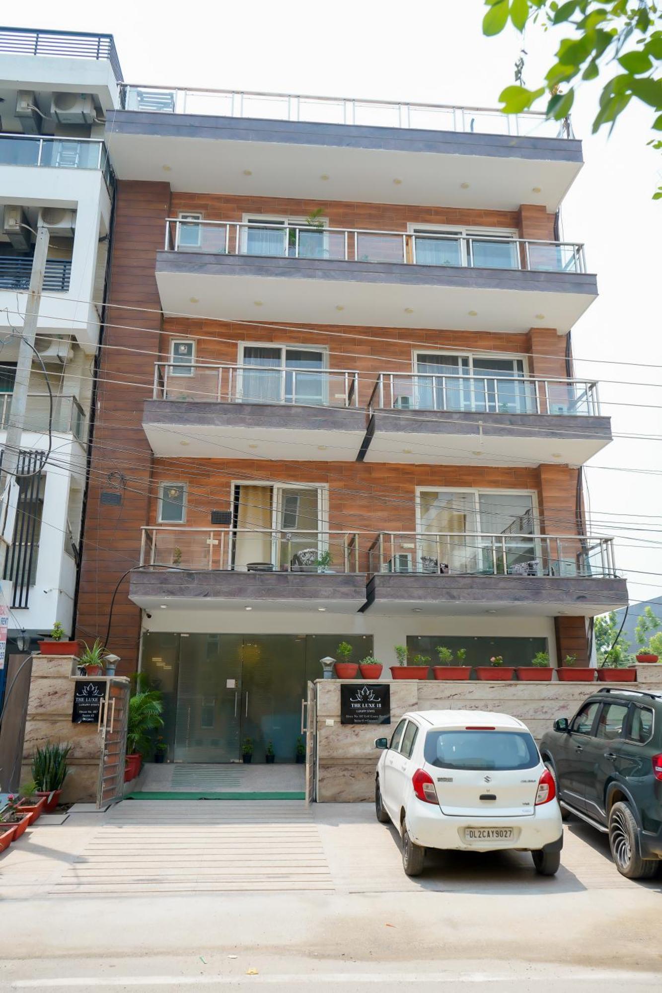 Hotel The Luxe 18 - Golf Course Road 구르가온 외부 사진