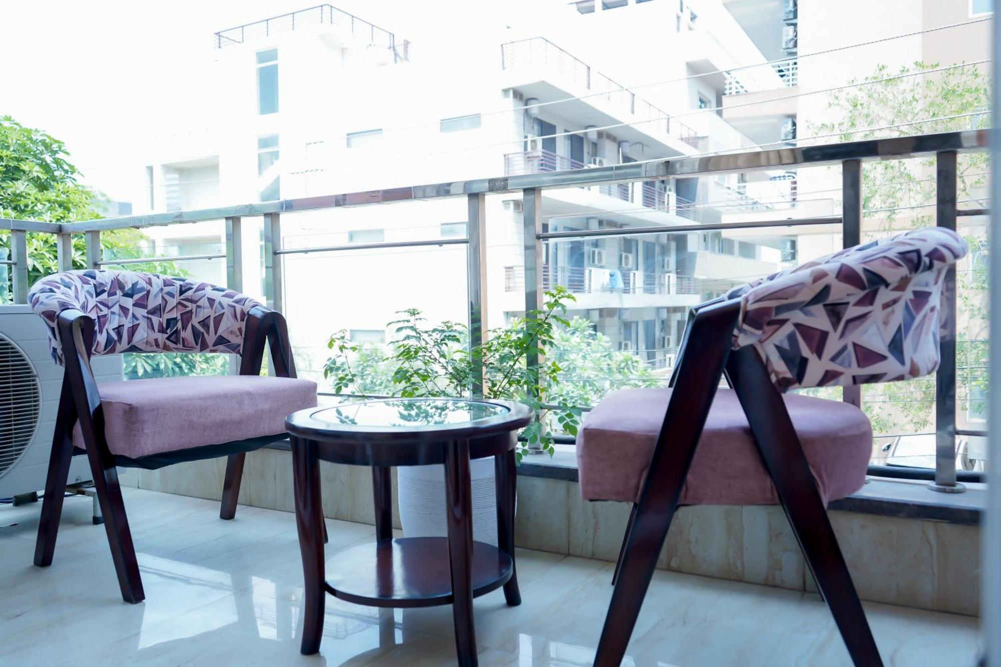 Hotel The Luxe 18 - Golf Course Road 구르가온 외부 사진