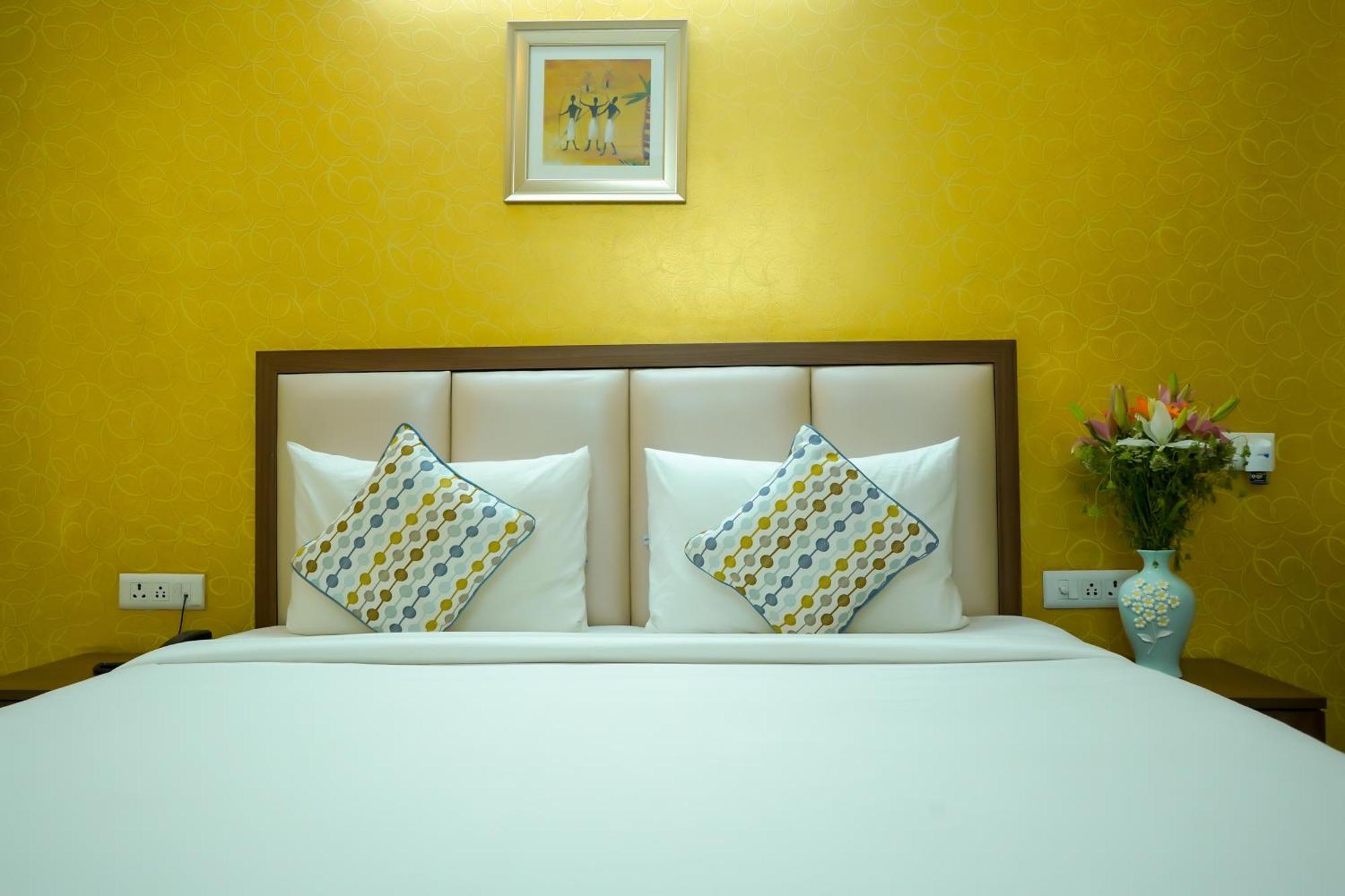 Hotel The Luxe 18 - Golf Course Road 구르가온 외부 사진