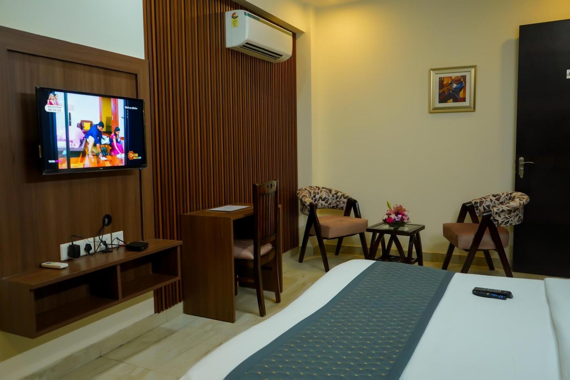 Hotel The Luxe 18 - Golf Course Road 구르가온 외부 사진