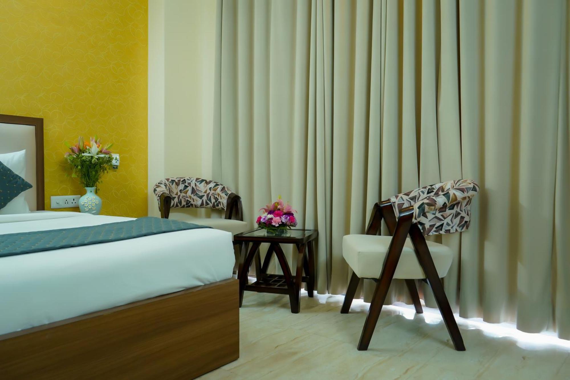 Hotel The Luxe 18 - Golf Course Road 구르가온 외부 사진